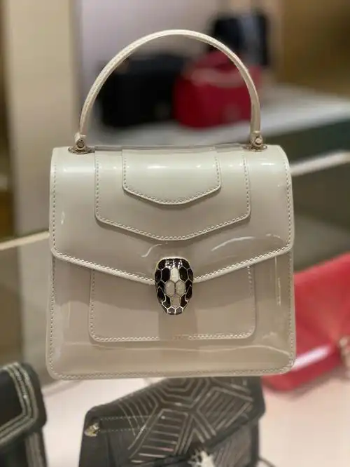 宝格丽漆皮风琴包2650