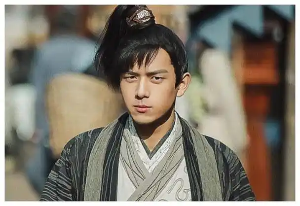 现的古装虽然不行,问题是你说这个妆造谁行