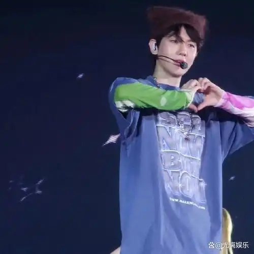 边伯贤首尔演唱会燃爆全场poppin舞姿引粉丝尖叫连连