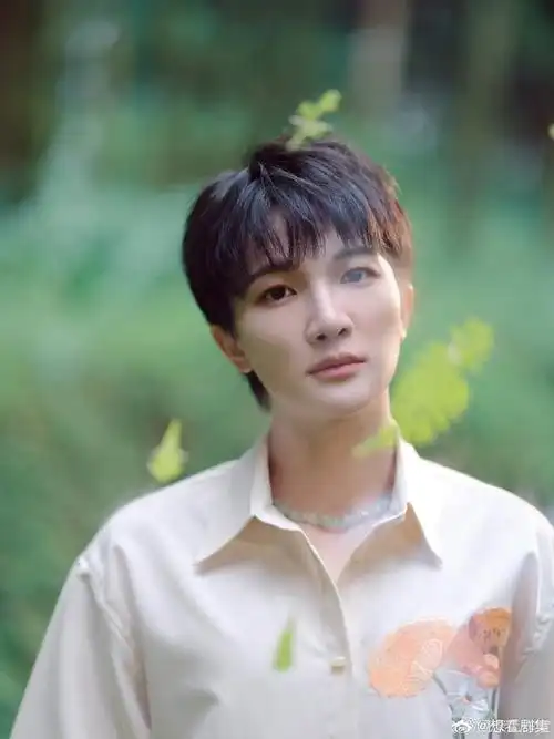 周深白色套装##周深十周年写真