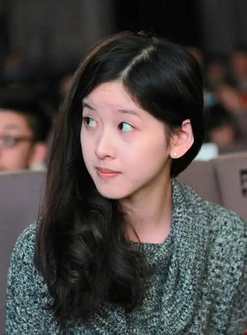 如此素颜的奶茶妹妹章泽天的照片,连脸上的痣都看清楚了,你见过