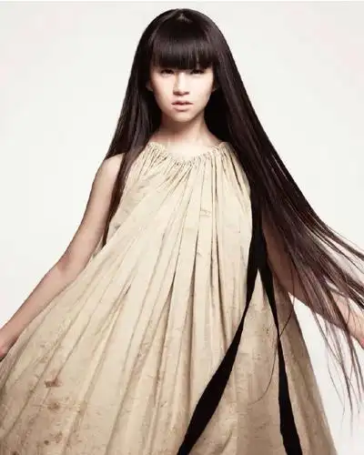 小彩旗长发及腰秀直发转圈零失误