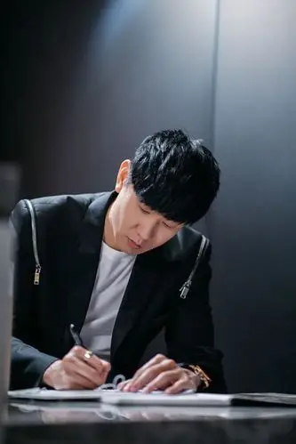 林俊杰曝儿少窝机场,同框李铭顺双帅迷死人!