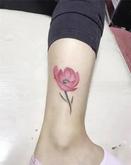 小花花纹身图片_腿部纹身图案