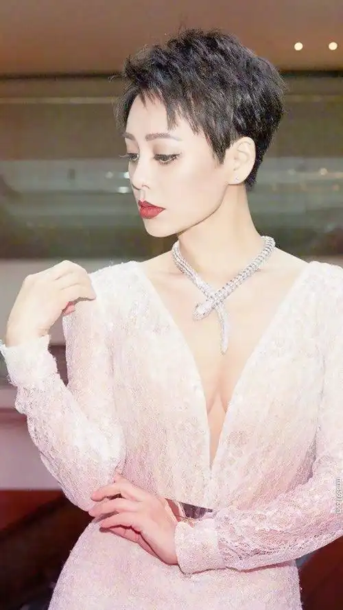 中国贵州女演员宁静短发手机壁纸图片集(4)