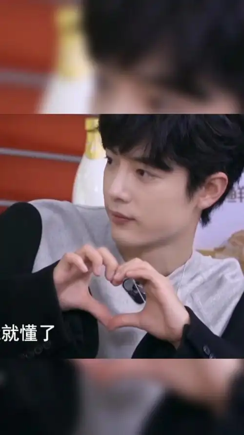 肖战#战战之前笑的好开心啊!像个孩子一样天真快乐.-度小视