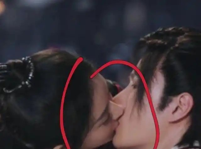 有翡吻戏太逼真赵丽颖和王一博好投入主动迎合细节被深挖