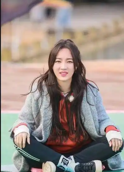 沈梦辰在《听姐说》吐槽孟佳发量少,还晒出对比图,皮一下很开心_女生