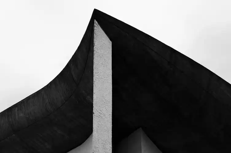 一座建筑的全貌与局部细节有哪些拍摄到位的构图与视角