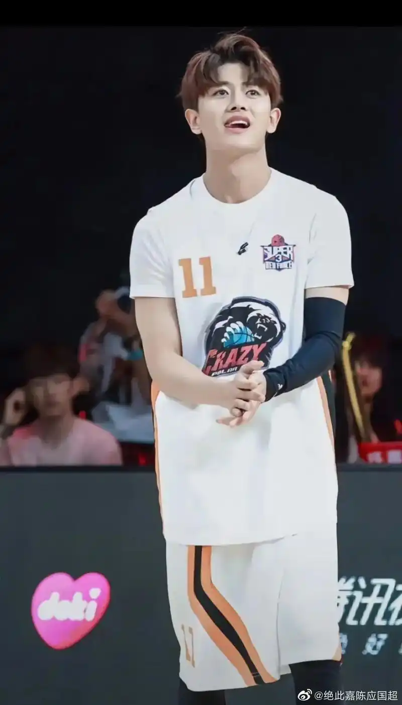 任嘉伦allen 篮球,必须给我们宝子安排,热爱篮球的男孩 - 抖音