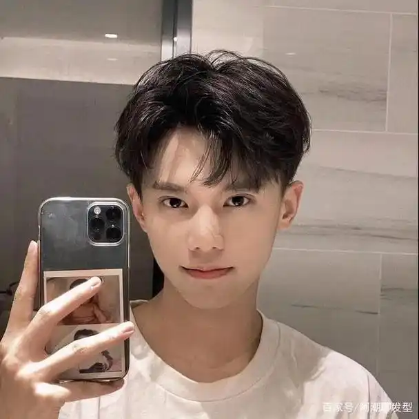 男生"侧分刘海"发型阳光帅气,2021留这3款,剪完清爽又有型!