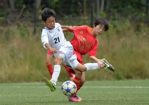 防守 br /> 日本少年足球队