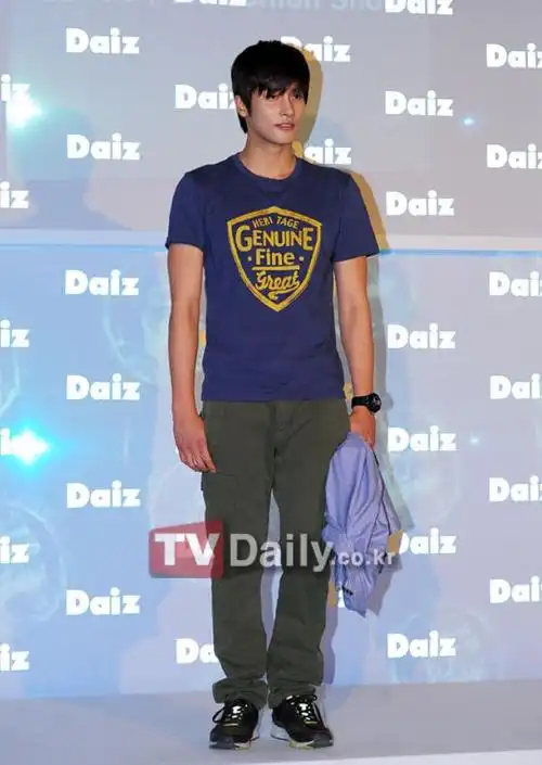 一年比一年帅|苏志燮|电视剧|宣传照_网易订阅