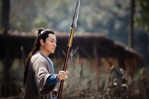 李宗翰版杨铁心登场 长枪挑帷幕致敬谢贤