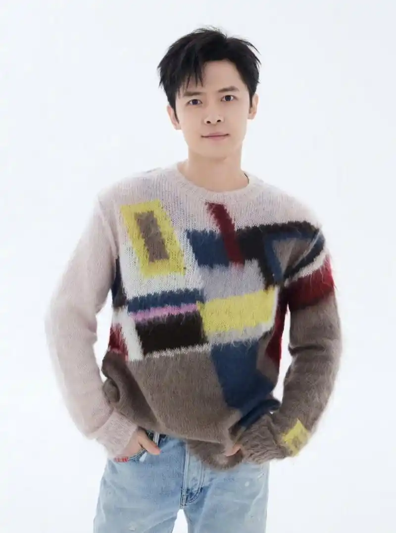 付辛博出道16周年晒帅照营业,当了爸爸还是清清爽爽大男生形象,颜值挺