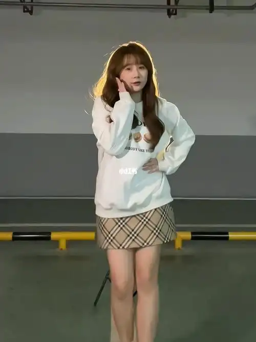 163cm130斤微胖女生