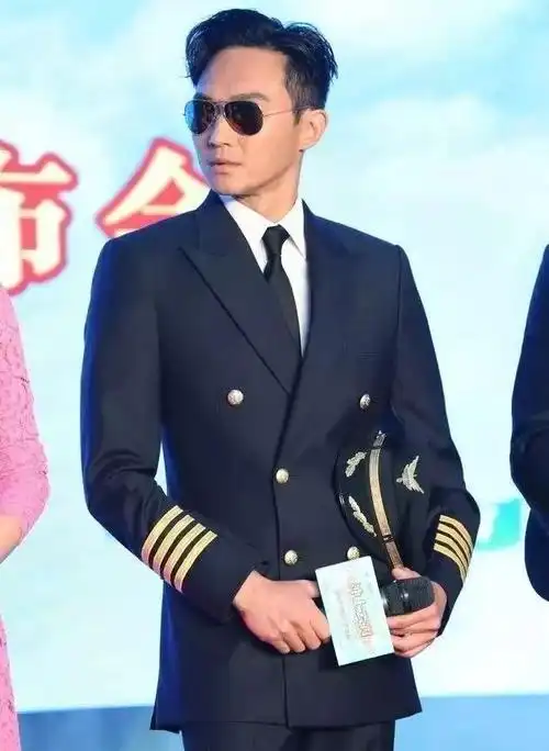 2013年在《冲上云霄2》扮演"cool魔"顾夏阳,晋升男神,师奶杀手.