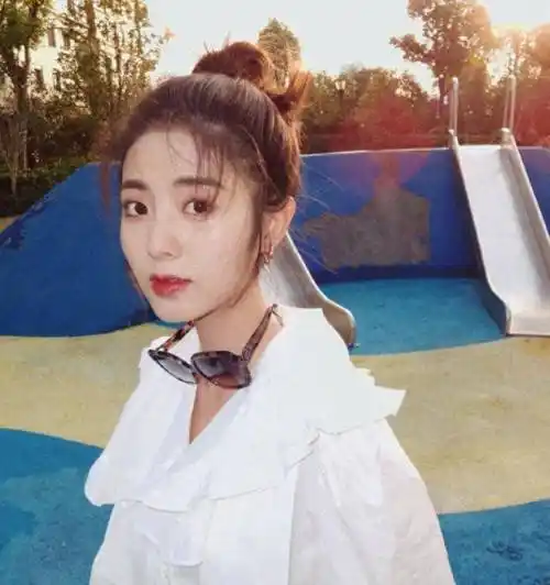 这次唐晓天传出绯闻,本以为是和邢菲假戏成真,没想到是和女经纪人互动