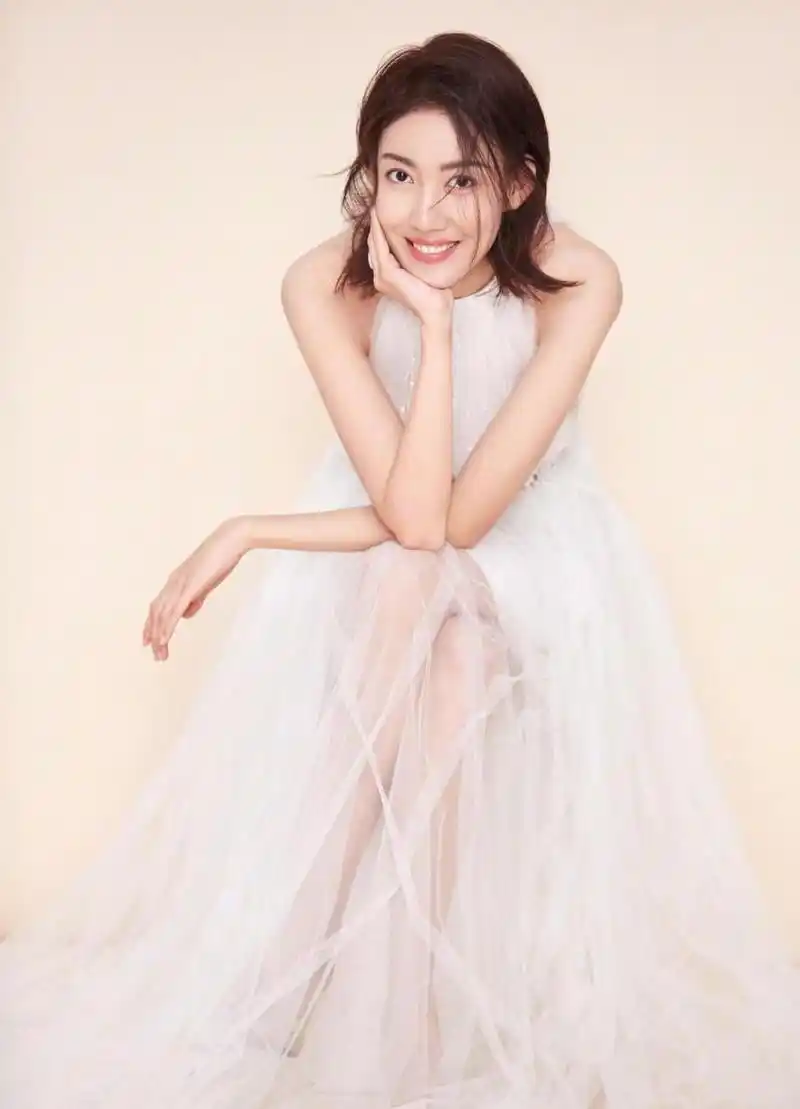 女星高露身材好到你无法想象 女星高露一直给人感觉时尚,阳光,身材极