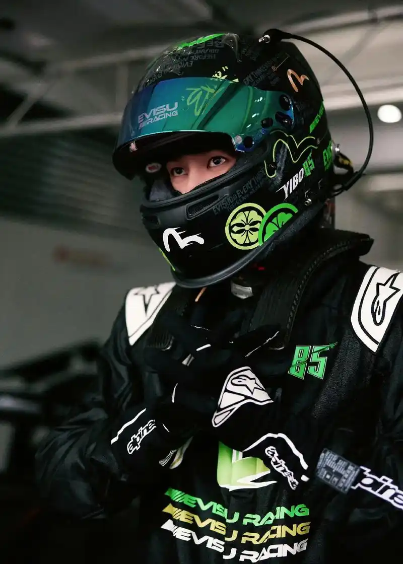85号赛车手准备就绪!酷炫大片来袭,身着evisu定制赛车服 - 抖音