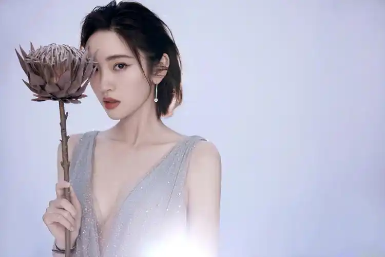 唐艺昕星空纱裙迷人性感写真