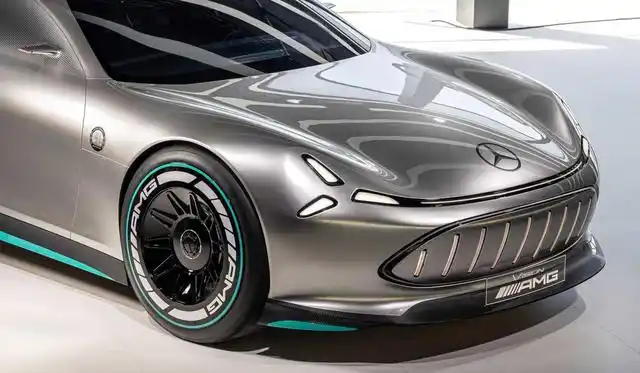 近日,梅赛德斯-amg正式发布了vision amg概念车,新车带来了全新的设计