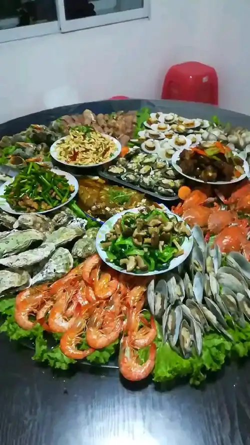 海鲜大餐,800一桌.