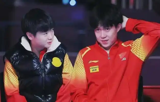 王楚钦陈梦戴同款口罩回国,梦里头上热搜,林诗栋:国乒没真情侣