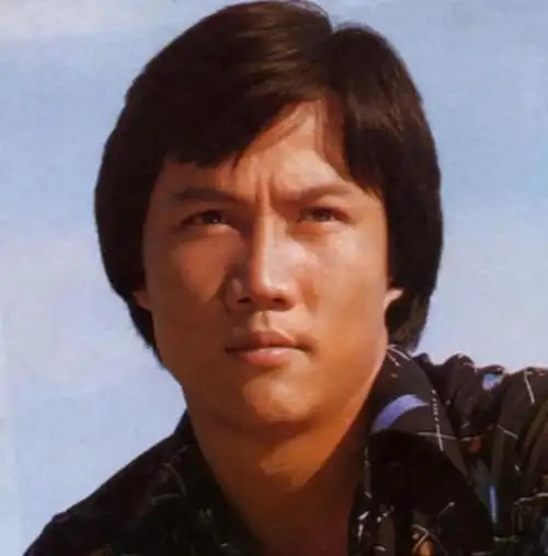 黄元申:33岁爆红,曾与赵雅芝传过绯闻,为何41岁遁入空门?