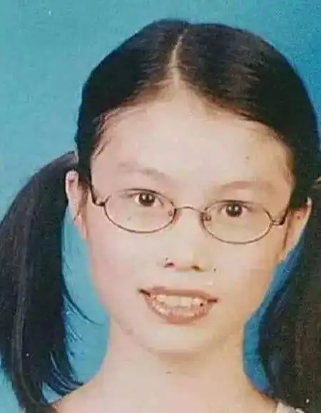 超模早期照片,何穗龅牙原来是龅牙?我就想知道她是怎么变白的!