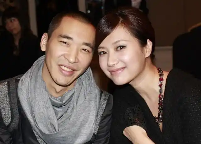 才女徐静蕾的另一面:年轻时做过小三,王朔是她一生的贵人