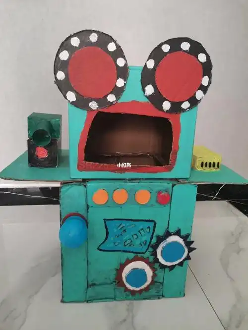 跟着熊妈做的机器人纸箱,非常满意.