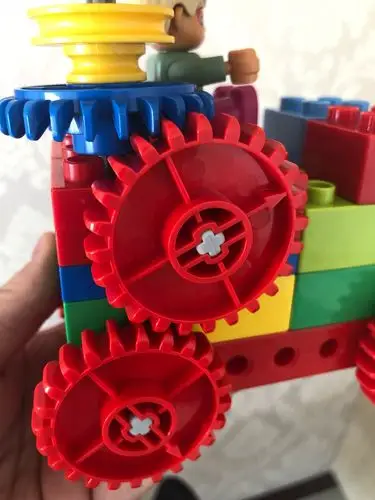 练习互锁结构,熟练的运用齿轮之间的传动效果!