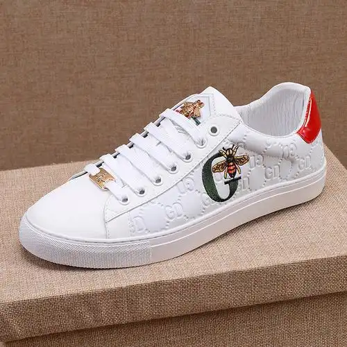 古驰gucci 小蜜蜂男鞋2022新款潮流鞋子男休闲百搭情侣板鞋透气 白