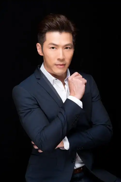 黄少祺陪儿校外教学暴露超帅穿搭粉丝惊呼妈妈们会暴动