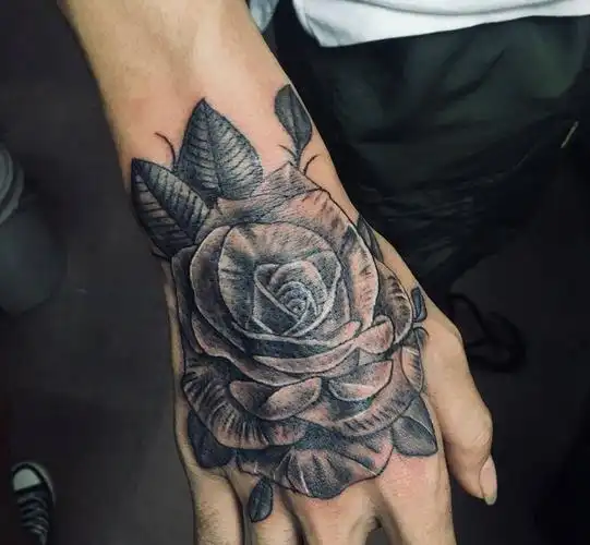手背花黑灰色纹身图片