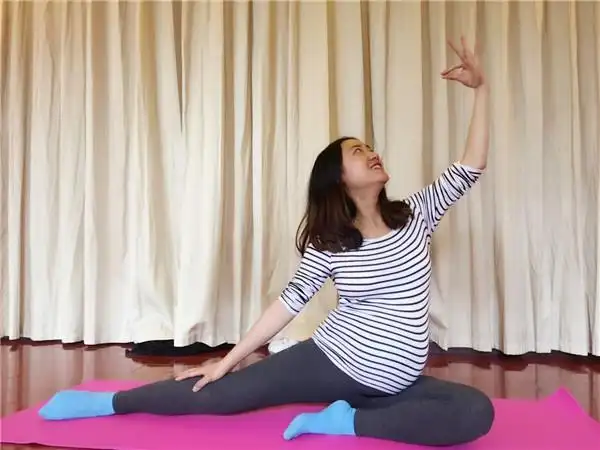 40周 5天的孕妈还顶着大肚子跳舞