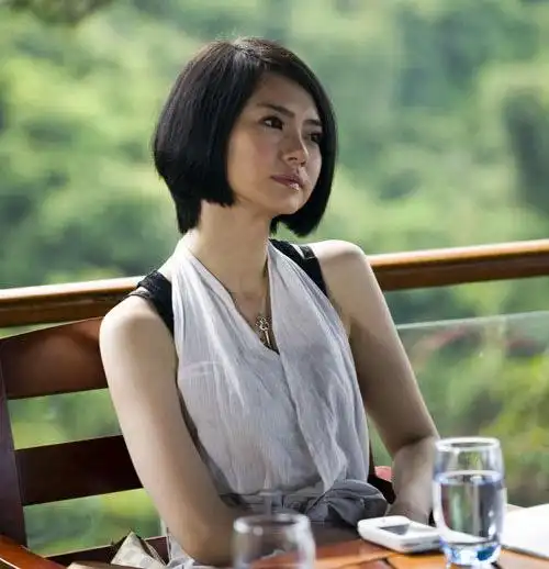 戚薇《无懈可击》泳池戏险溺水