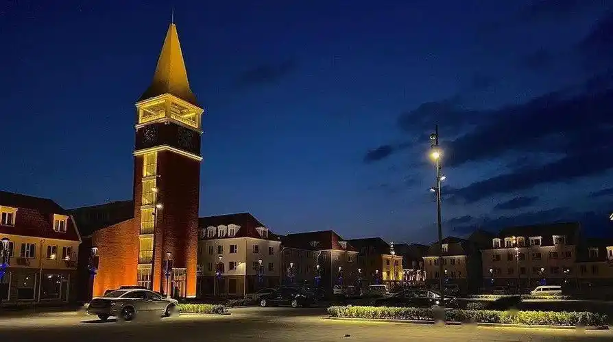 美兰湖北欧风情街夜景出炉就说美不美