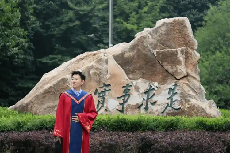 匹马卓上 | 吴童:乘风至岁季,节离尤可期_学术_马院_研究生