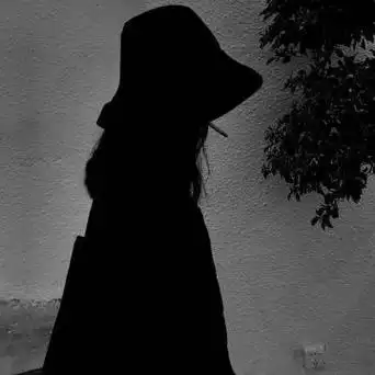 黑白女头像伤感高冷