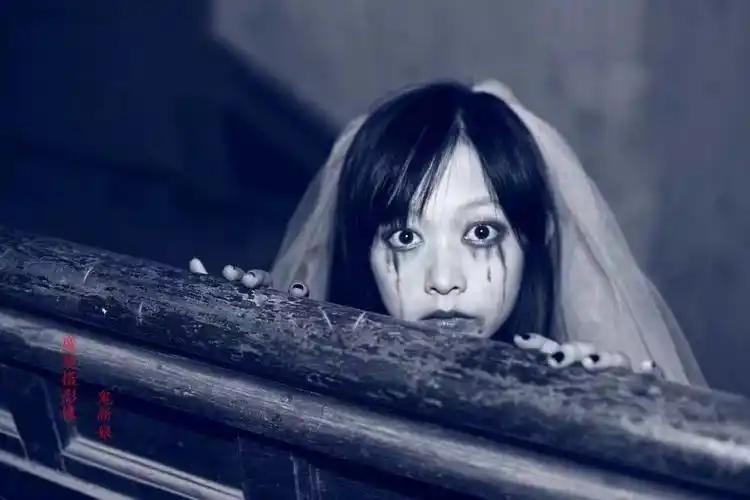 【鬼夜语·半梦隐笑】(胆小勿入啊)