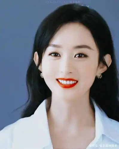 只能说赵丽颖的粉丝人才辈出,p的这一组照片不仅由本人神韵,还美沉怂