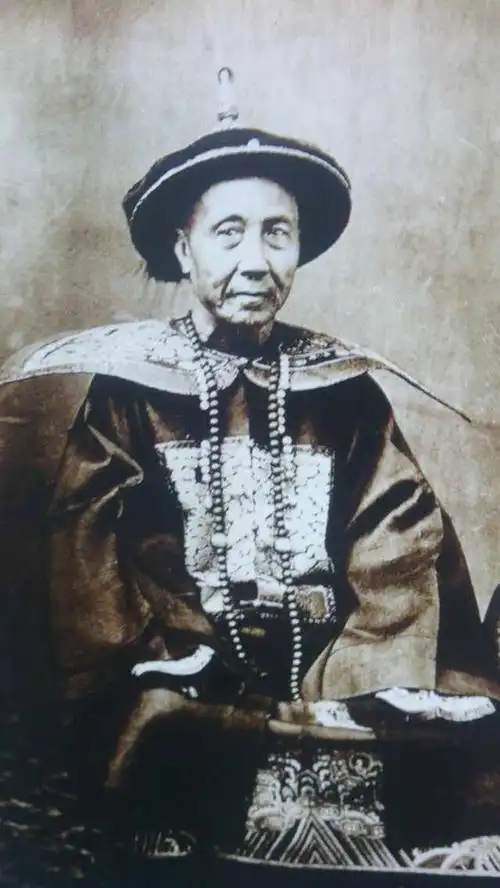 古今中外,有哪些形象气质极其相似的名人?