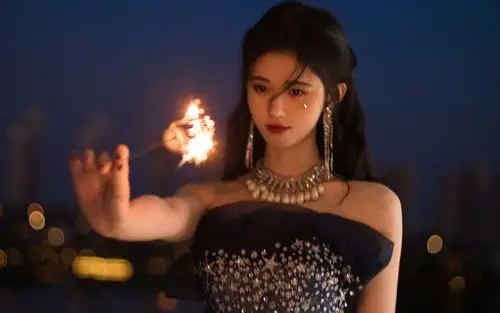 鞠婧祎抹胸纱裙甜美高清桌面壁纸