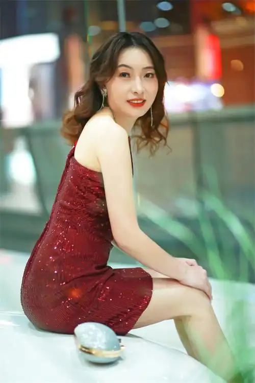 张如意:知性优雅的气质美女!