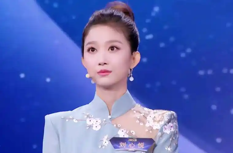 面对李白和杜甫两位大诗人,刘心悦用一个"少年感"巧妙地串联起题目