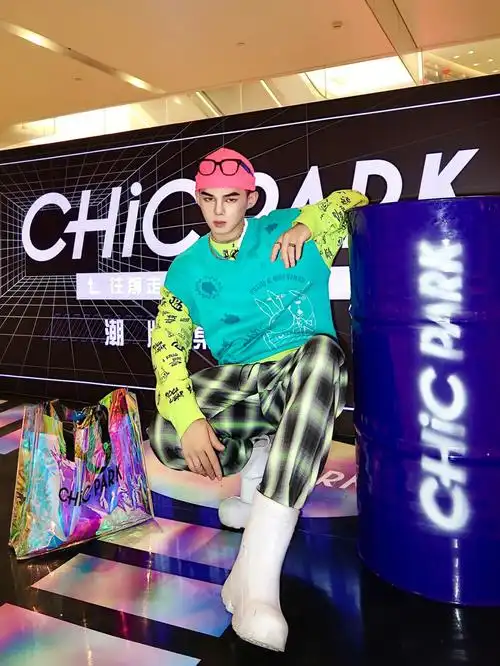 get王嘉尔的快乐秋冬把冷帽焊在头上