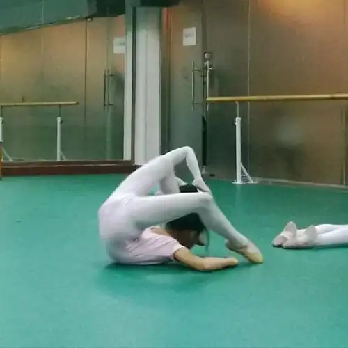 横叉,竖叉,下腰更是轻而易举.