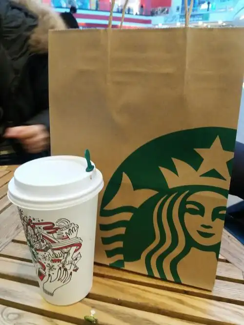 2022星巴克(沈阳星摩尔店)美食餐厅,最喜欢美式咖啡配经典黑森林.